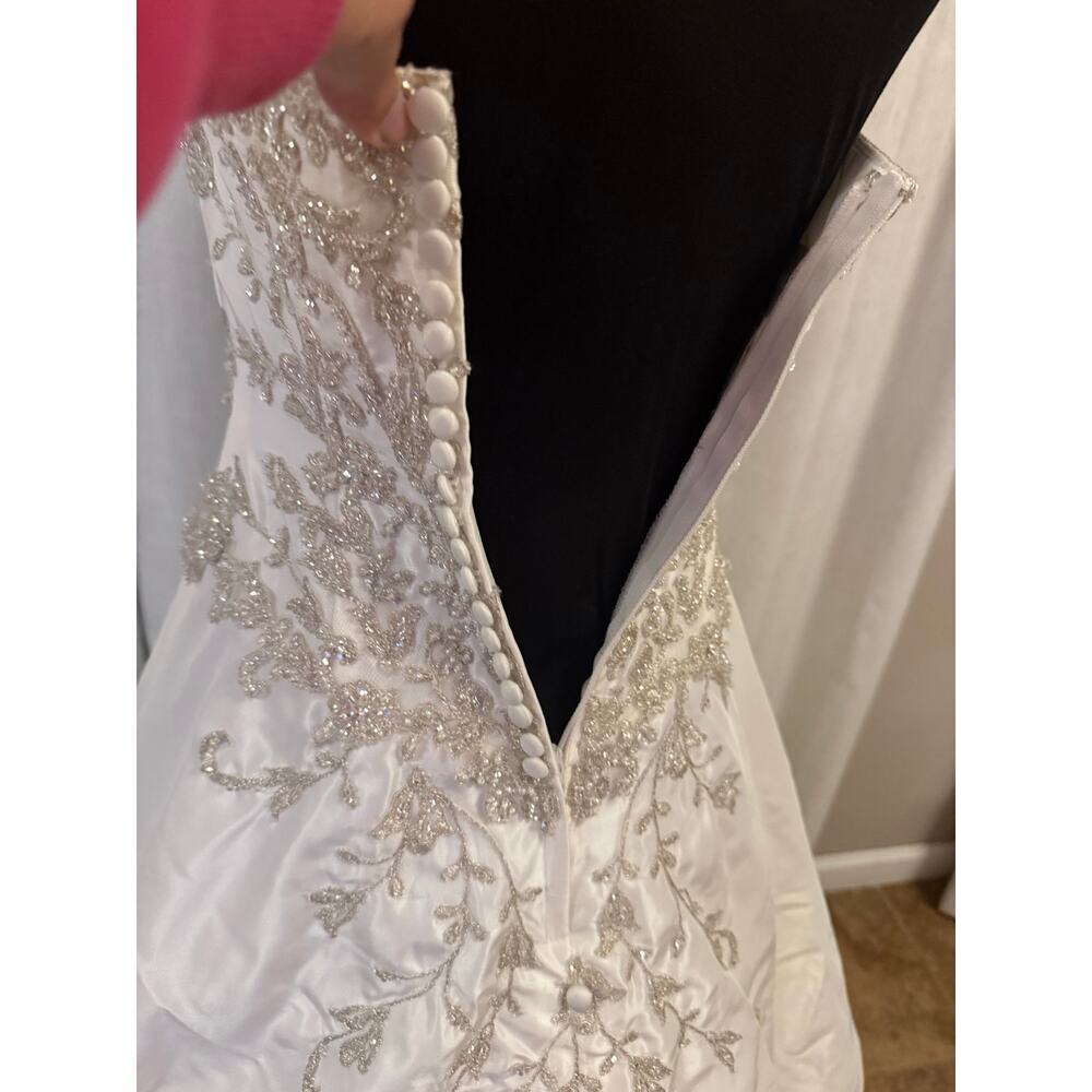Strapless Wedding Dress/Gown By David's Bridal Size 0 with Bustle - Picture 5 of 9